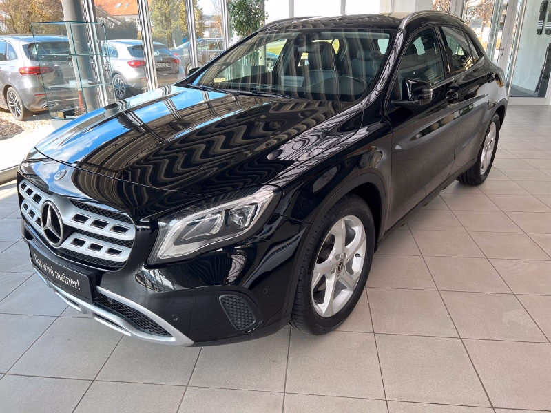 Mercedes-Benz GLA200 Urban, Pano, EASY-Pack, RFK, Standheizung