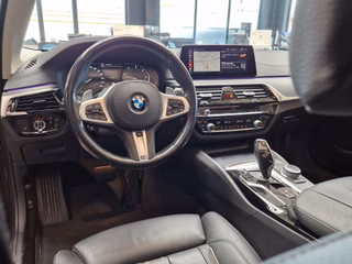 BMW 530d xDrive Luxury Line*KAMERA*CARPLAY*HEBEDACH* - bilder 2