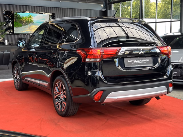 Mitsubishi Outlander Plus 2,2DI-D LED/TEMP/KAM/SHZ/ - foto 4