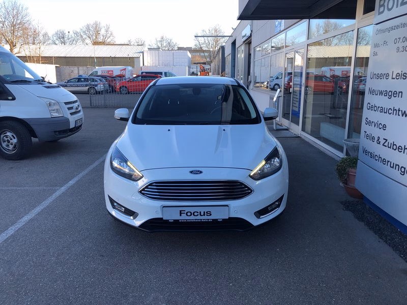Ford Focus Titanium, Business Paket 2-Navi, Park Assistent , Winter Paket, Top