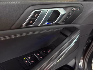 BMW xDrive 30 d M Sport PANO/MEMORY/LED/ICONICGLOW/KAMERA - foto 6