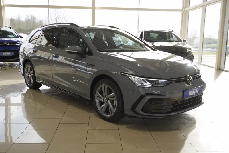 Volkswagen Golf Var.R-Line 1.5 eTSI DSG 4*J.Gar/LED/Navi/Winterp.    **