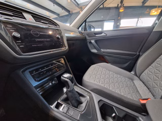 Volkswagen Tiguan Life 2,0TDI*KAMERA*AHK*NAVI*CLIMATRONIC - bilder 9