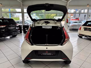 Toyota AYGO 1,0 x-play USB Bluetooth BC Klima ZV - foto 7