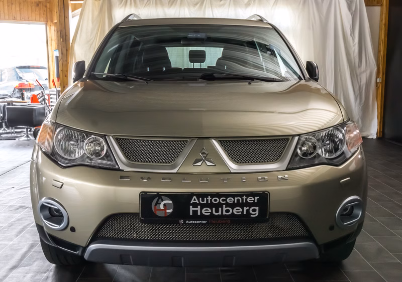 Mitsubishi Outlander 2.0Di-4x4/KAMERA/LEDER/NAVI/7-SITZE