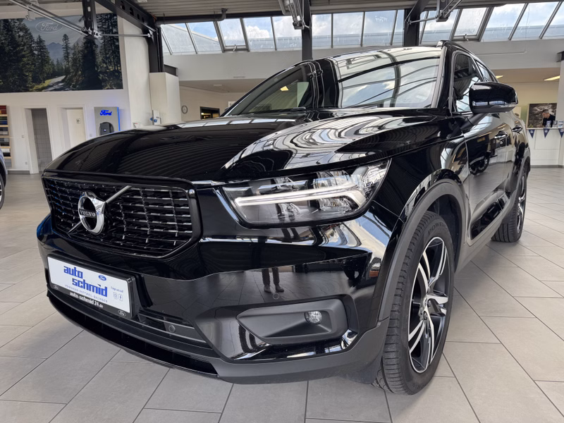 Volvo XC 40 R Design AWD 19" + Kamera + Business Pro