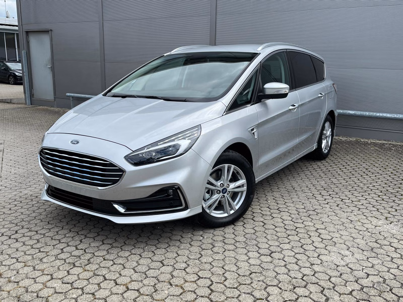 Ford S-Max Titanium mit Navi / AHK abnehmbar