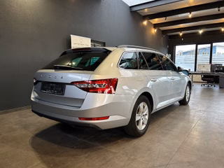 Skoda Superb 2.0TDI*Combi*7G*Kamera*LED* - bilder 4