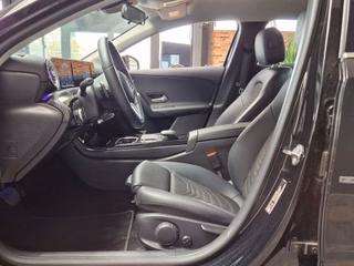 Mercedes-Benz A 180d Limousine Style*8G-DCT*KEYLESS*CARPLAY* - bilder 10