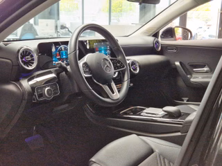 Mercedes-Benz A 180d Limousine Style*8G-DCT*KEYLESS*CARPLAY* - bilder 1