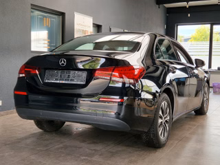Mercedes-Benz A 180d Limousine Style*8G-DCT*KEYLESS*CARPLAY* - bilder 6