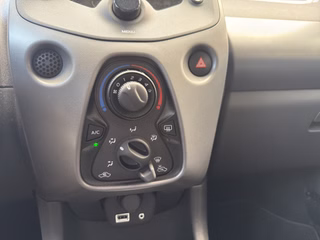 Toyota AYGO x-business Klima Bluetooth - photo 5