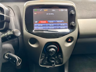 Toyota AYGO aut. x-play touch Kamera USB Bluetooth Klim - photo 13