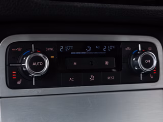 Volkswagen Touareg 3.0 TDI V6  BI-XENON PANO NAVI SPORT - foto 4