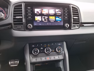Skoda Karoq 1.5 TSI Sportline DSG / ACC / NAVI / KAMERA / SITZHEIZUNG - bilder 8