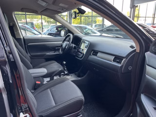 Mitsubishi Outlander Plus 2,2DI-D LED/TEMP/KAM/SHZ/ - foto 13