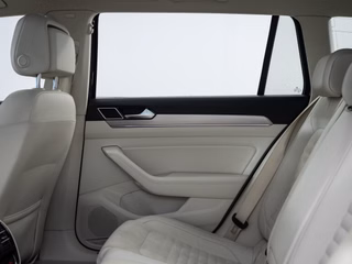 Volkswagen Passat Variant 2.0 TDI 4M LED PANO ACC AHK RFK - bilder 9