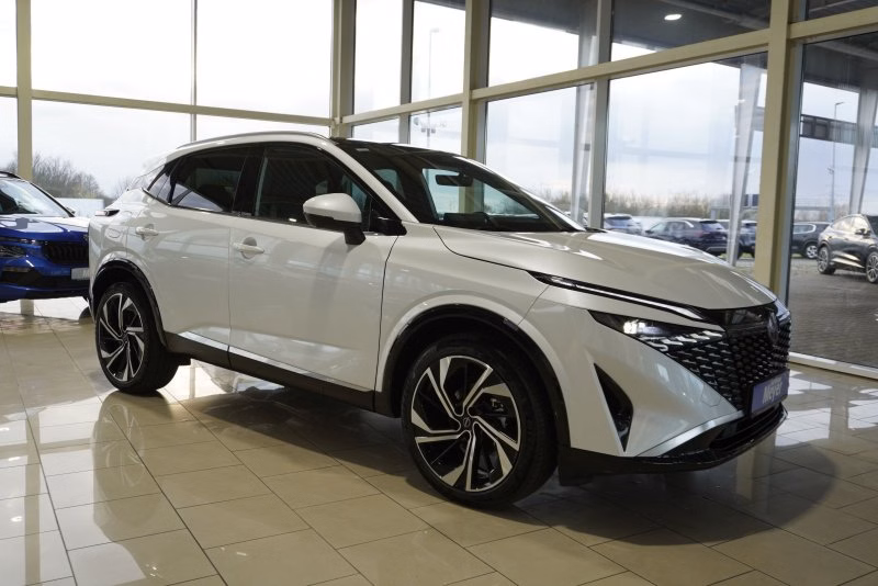 Nissan Qashqai Tekna+ 1,3 DIG-T Xtronic 4x4 UPE=50000Euro    **