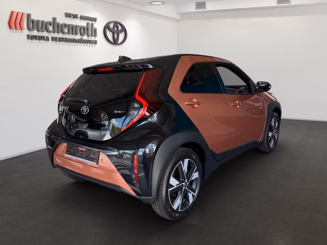 Toyota Aygo X Hybrid Teamplayer + Technik Paket - foto 5