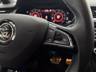 Skoda Octavia Combi V-RS 245 / PANO / ACC / LED / LANE-ASSIST / FRONT-ASSIST - foto 17