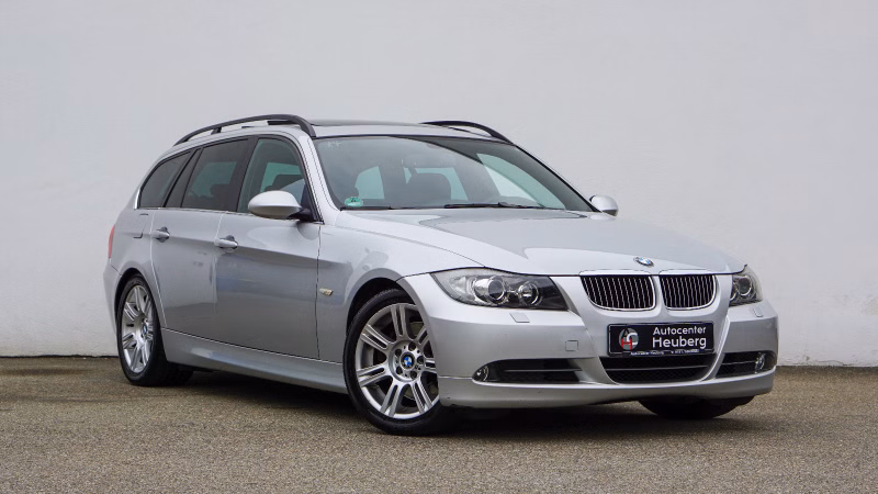 BMW 330 i/ NAVI Prof./SHZ/PANORAMADACH/2. HAND/AHK