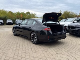 2027 BMW 540i xDrive - photo 3