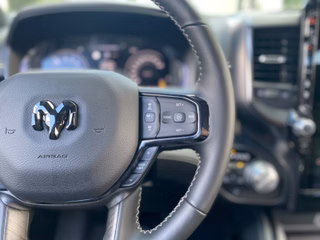Dodge RAM 5.7 V8 HEMI Limited Night 2026 + 3 Jahre Garantie - bilder 21