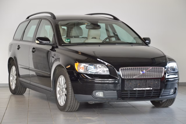 Volvo V 50 Kombi 2.0 D Momentum |SHZ|AHK Gebrauchtwagen Kaufen | EZ 11/2004 | Preis 2.990 €