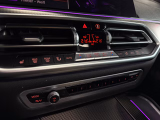 BMW xDrive 30 d M Sport PANO/MEMORY/LED/ICONICGLOW/KAMERA - foto 25