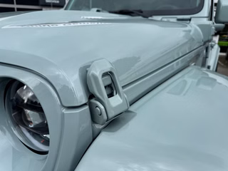 Jeep Wrangler Unlimited Rubicon 4xe Sonder-Umbau Komplettlackierung - bilder 17