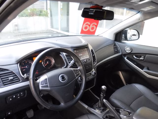 SsangYong Korando 2.2TD 4x4 Leder Navi 1.Hand - foto 8