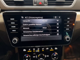 Skoda Superb 2.0TDI*Combi*7G*Kamera*LED* - bilder 2