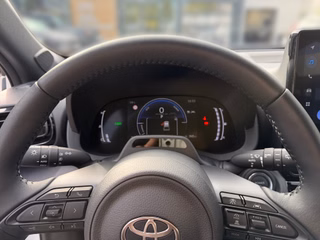 Toyota Yaris Cross Hybrid FWD Teamplayer +Safety- & Winter Paket - bilder 18