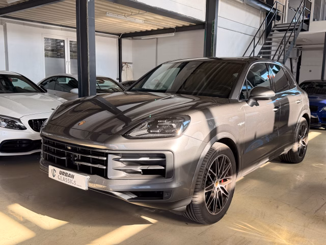 Porsche Cayenne S E-Hybrid *PANO*GARANTIE* Used vehicle for sale | First registration 04/2024 | Price 89.900 €