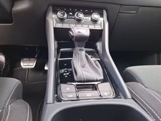 Skoda Karoq 1.5 TSI Sportline DSG / ACC / NAVI / KAMERA / SITZHEIZUNG - bilder 8