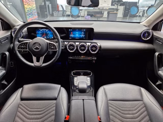 Mercedes-Benz A 180d Limousine Style*8G-DCT*KEYLESS*CARPLAY* - bilder 25