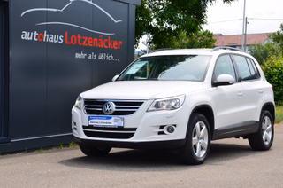 Volkswagen Tiguan 2.0 TDI Trend & Fun BMT 1.Hand,PDC,AHK,SHZ,XENON Used vehicle for sale | First registration 04/2011 | Price 7.490 €