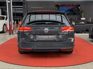 Volkswagen Passat Variant BlueMotion LED / PDC / ACC - foto 32