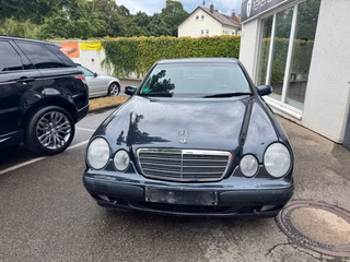 Mercedes-Benz E 220 CDI *1.Hand*Automatik*Navi* - foto 1