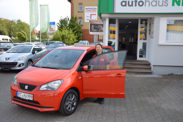 Glückliche Kunden in Autohaus NeckarAlb