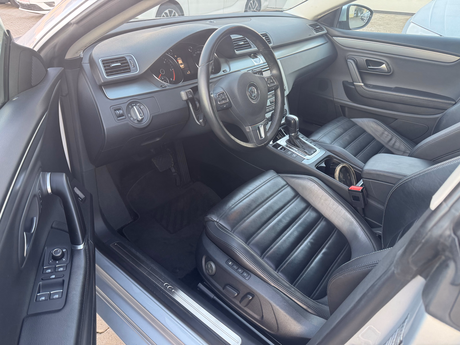 Volkswagen CC 2,0 TDI NEU.ZAHNR/Apple.CarP/MEMORY/18''/BI-XENON/PANO.DACH/SHZ/PDC+KAMERA