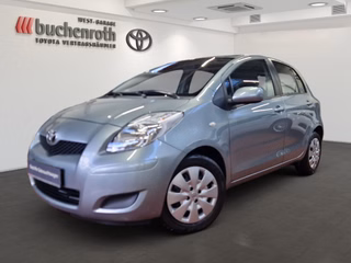 Toyota Yaris 1.3 + Winterräder - foto 1