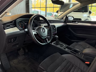 Volkswagen R-LINE/Highline/D-LED/ACC/NAVI/KAM/SHZ/LRH - foto 8