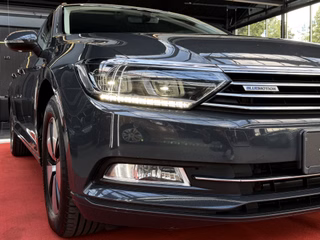 Volkswagen Passat Variant BlueMotion LED / PDC / ACC - foto 31