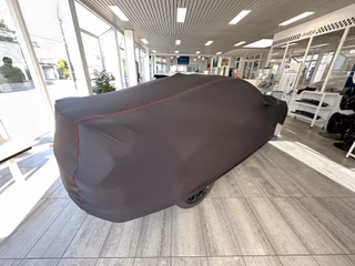 NPMAD	Ford Mustang ab 2015 - Premium Schutzabdeckung schwarz mit roten Nähten Ford Performance