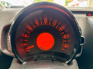Toyota AYGO 1,0 x-play USB Bluetooth BC Klima ZV - foto 12