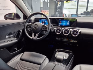 Mercedes-Benz A 180d Limousine Style*8G-DCT*KEYLESS*CARPLAY* - bilder 24