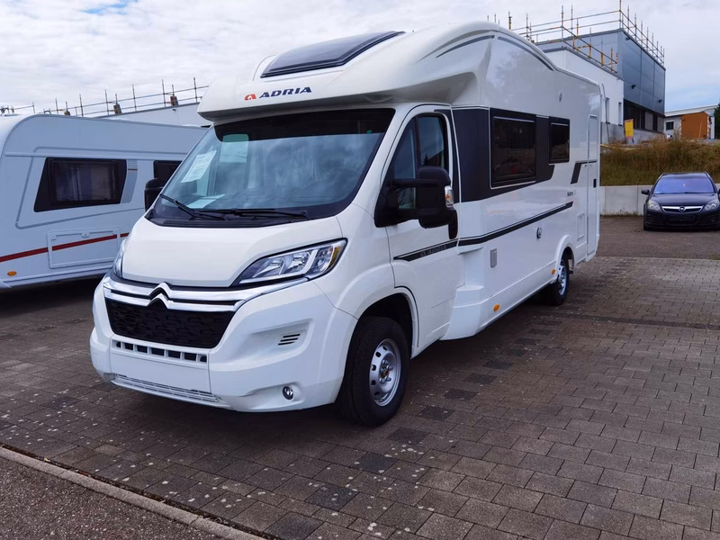 Adria Matrix Axess 600 DT Listenpreis: 58.384 Euro