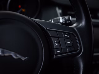 Jaguar E-PACE SE AWD PANO AHK SHZ RFK - foto 11