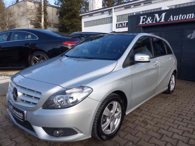 Mercedes-Benz B 200 CDI Automatik*PANORAMADACH*AHK*PDC*SHZ* - photo 1